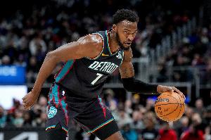 nba球星球迷场上互动