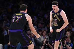 nba2k20手机版中锋去哪个球队