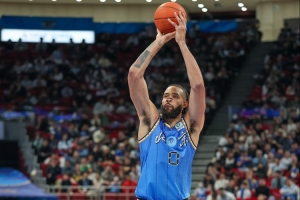 NBA场上的俄勒冈球鞋