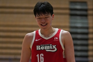 篮球和足球哪个容易受伤