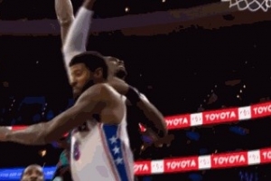 威踩库里脚踝gif