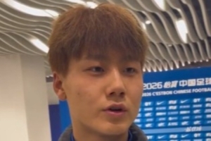 伦纳德总决赛上脚球鞋