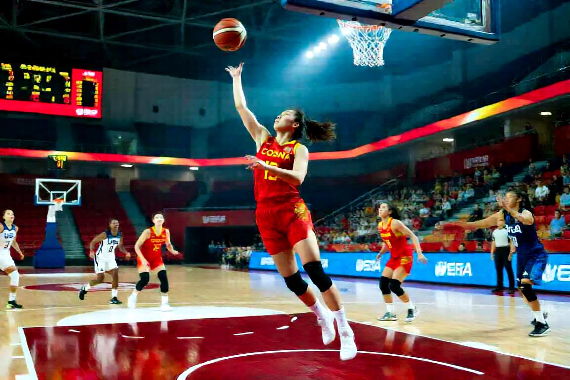 差距有点大！中国女篮首节三分7投仅1中 美国女篮三分10中5