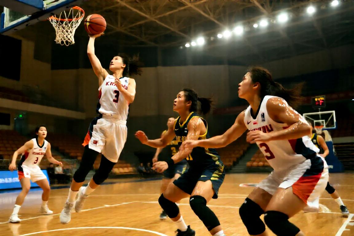 罗欣棫11分5板 韩旭6+3 张子宇4+3 中国女篮半场落后美国20分
