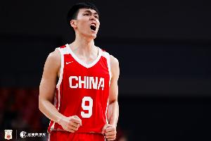 游刃有余！庞峥麟半场7中4贡献10分3助 正负值+15