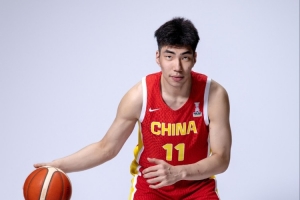 高度优势明显！余嘉豪半场5分半钟4罚4中拿6分3板1助 正负值+22