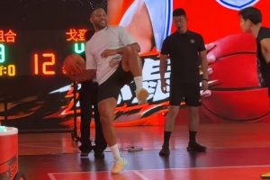 我不要面子的吗？篮下打铁&外线三不沾 圆脸登中国行连续五大囧