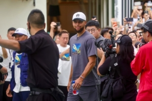 库里：绝杀出手时我依然紧张 我能接受失败&从不畏惧关键时刻