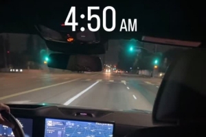 结束度假！詹姆斯晒自己在洛杉矶时间凌晨4点50分乘车出门去训练