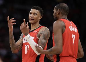火箭媒体人:与杜兰特并肩作战让史密斯的进攻选择更加自信