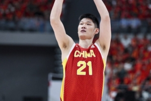 羊城晚报:中国男篮在战术上完全处于被动 场上队员显得有些无奈