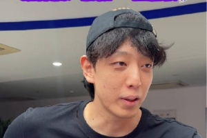 沈梓捷&张帆化身“一日店长”和球迷互动 为北控新赛季预热