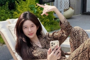 卢本伟老婆自爆“胸是科技” 粉丝玩梗送卡布奇诺