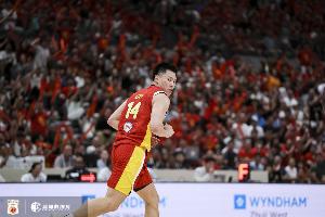 李弘权：对这帮兄弟感到骄傲的是我们一直没有放弃 都是互相鼓励