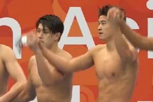 前两棒落后3秒47!张展硕最后一棒游出1:42.92,比对手快了2.77秒