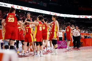 亚运半场战报-中国女篮53-18印尼 张子宇12分 罗欣棫14+4