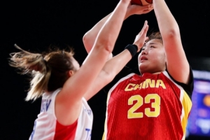 丢了俩罚球！“大宝贝”刘禹彤半场3投全中拿下6分5板2帽