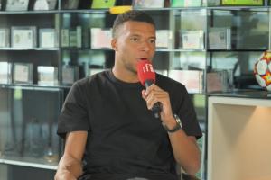 姆巴佩：金球是目标不算执念，金球是个人荣誉所以个人表现更重要