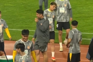 青岛西海岸昨日全员参加训练，全力备战本赛季中超剩余4轮