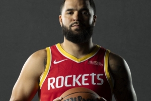 斯玛特：我们都知道范弗里特在100%健康时有多厉害 我会为他减压