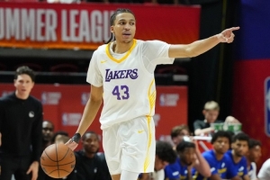 雷迪克：在球队选秀榜单里卡尔要高于24顺位 会把他培养成NBA球员