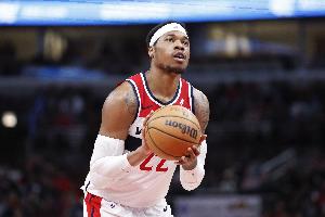 媒体人:上海接触前NBA球员霍姆斯 大外援在霍姆斯&麦基中2选1