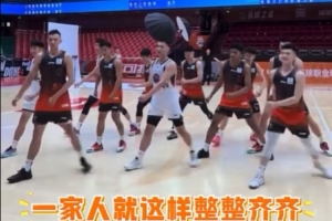 5G网速冲浪！山东男篮队员拍摄新赛季写真期间大跳闪身步