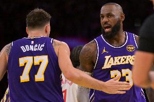夸梅:东契奇上赛季经历了争夺抚养权 新赛季老詹走了他有望拿MVP