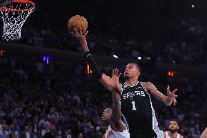 Windhorst:文班亚马季后赛缺乏担当 马刺不能包庇&得管管他