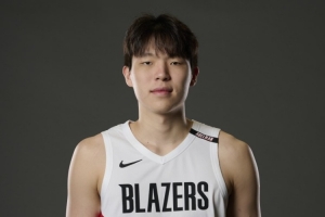 体能进步明显!杨瀚森今日打满末节12分钟 生涯首次