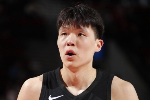 记者:杨瀚森在这个赛季具备足够的竞争力 他绝对值得期待