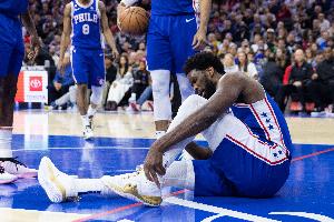 夸梅:恩比德别再假摔了 如果离开费城你的职业生涯就要完了