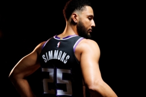 媒体人：西蒙斯说这次会重新站起来 但NBA还会给他这样的机会吗？