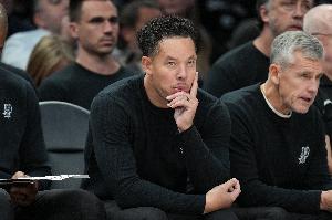 米奇:上赛季成绩已经不重要 现在NBA30支球队都重新站在山脚下