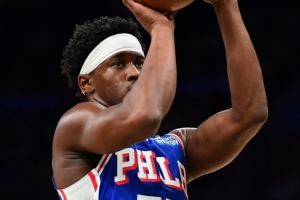 无球打法还需慢慢适应!VJ活力满满 10投4中拿到9分4板1助1断