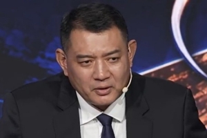 巩晓彬:山东外援班顿属于面条型身材 身体对抗比较差