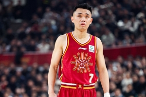 原帅:教练一直让我找状态 大家今天都很想赢 毕竟上海是卫冕冠军