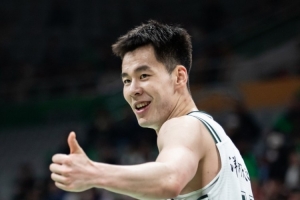 予取予求！郭昊文半场7中4砍下17分3板3助 罚球8中7
