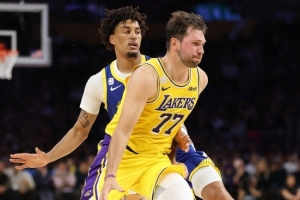 伦德博格防守时东契奇5中1？科尔：谁TM在乎这个？我们丢了127分
