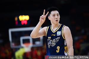 胡明轩:今天人员比较紧张 我们大家没有放弃&拧成了一股绳