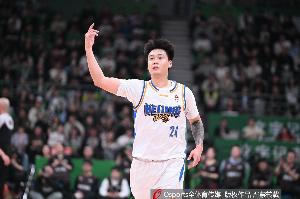 串联可以！赵睿半场送6助攻 2中1拿到4分1篮板