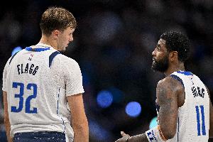 欧文:我在场上有时还要掐自己一下 确认我真的重返NBA赛场了