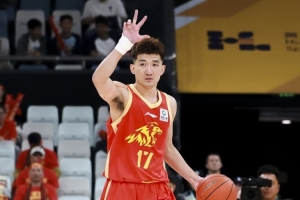 预计休战4-6周！孙铭徽本赛季至今场均得到12.6分2.0板4.8助1.2断
