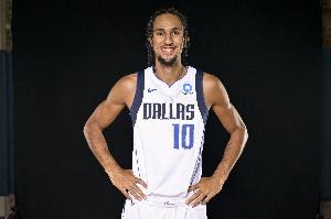 里萨谢：很高兴独行侠激活我的合同选项 我们所有人一心争胜