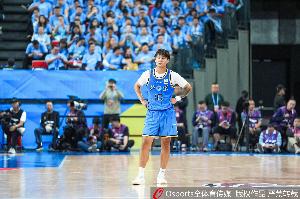 媒体人：北京让个布朗仍能全民皆兵 这赛季最大夺冠热门当之无愧