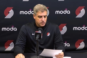 诺里：杨瀚森还需适应对手的小个阵容 他已经明显适应NBA比赛节奏