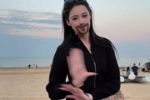女篮卓识海边放飞自我！不看脸，光这190cm的超模身材就赢了