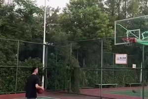 好家伙！这投篮弧度，文班骑着戈贝尔也盖不到啊