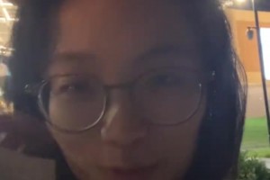 眼镜妹：好喜欢打篮球男生 球场看见8号蓝色球衣男生 太帅了