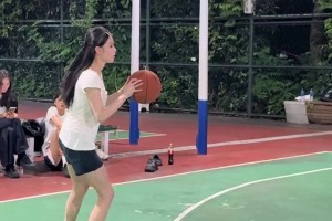 结尾有彩蛋美娜：53岁女主持人库里中国行Vlog